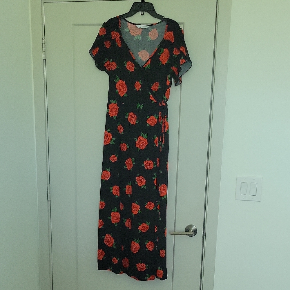 Cupshe Black Maxi Dress with Red Rose Print